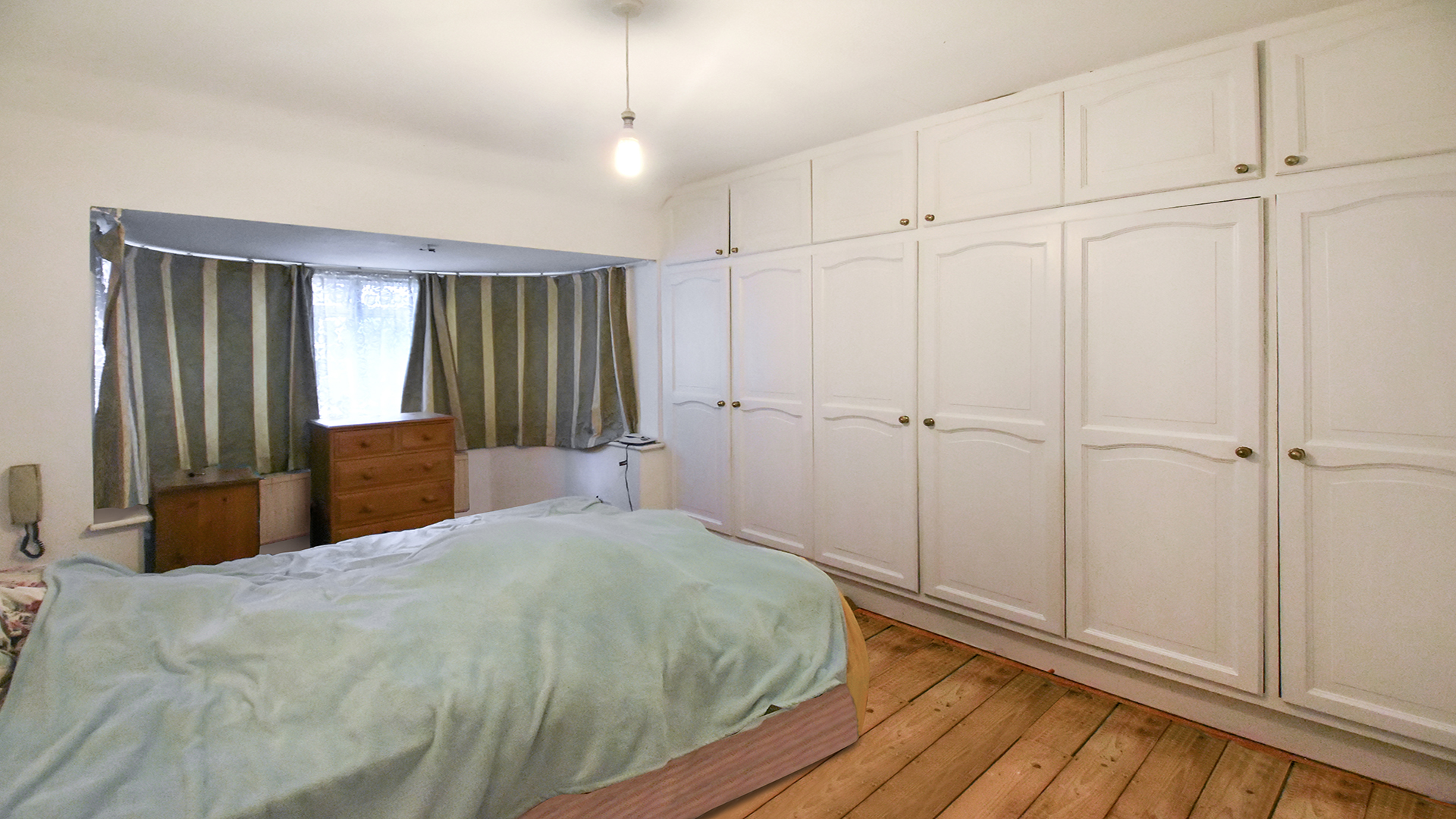 Property For Sale Oak Tree Gardens, Bromley, BR1 3 Bedroom Semi