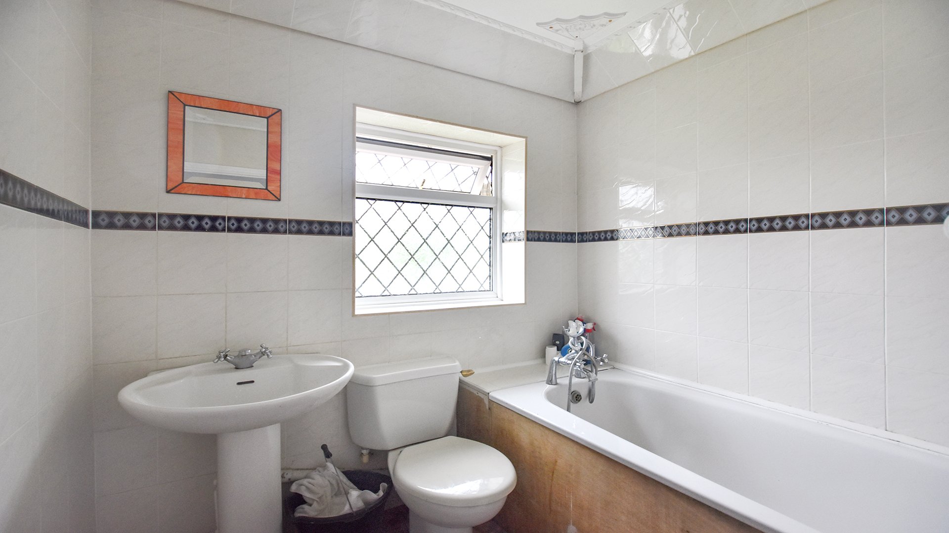 Property For Sale Oak Tree Gardens, Bromley, BR1 3 Bedroom Semi