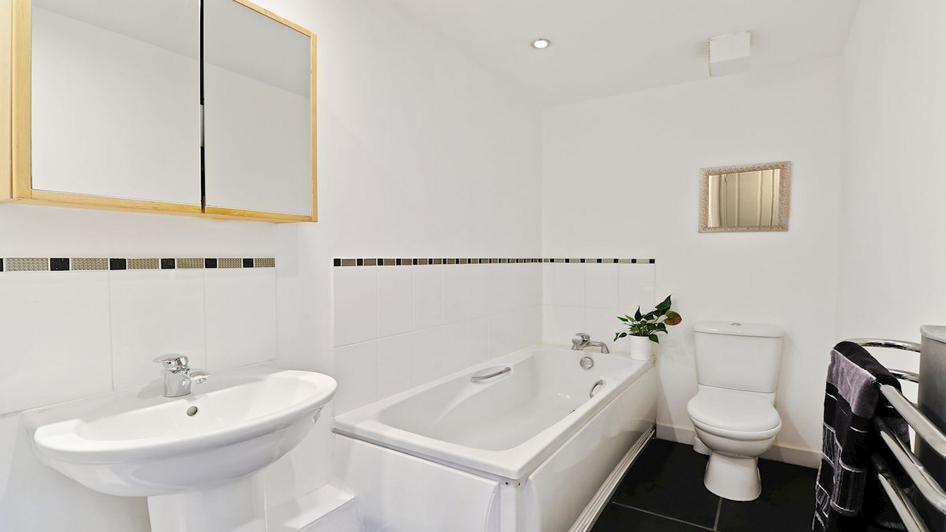 Property For Sale Locksons Close, Poplar, E14 | 2 Bedroom Flat | Alex ...