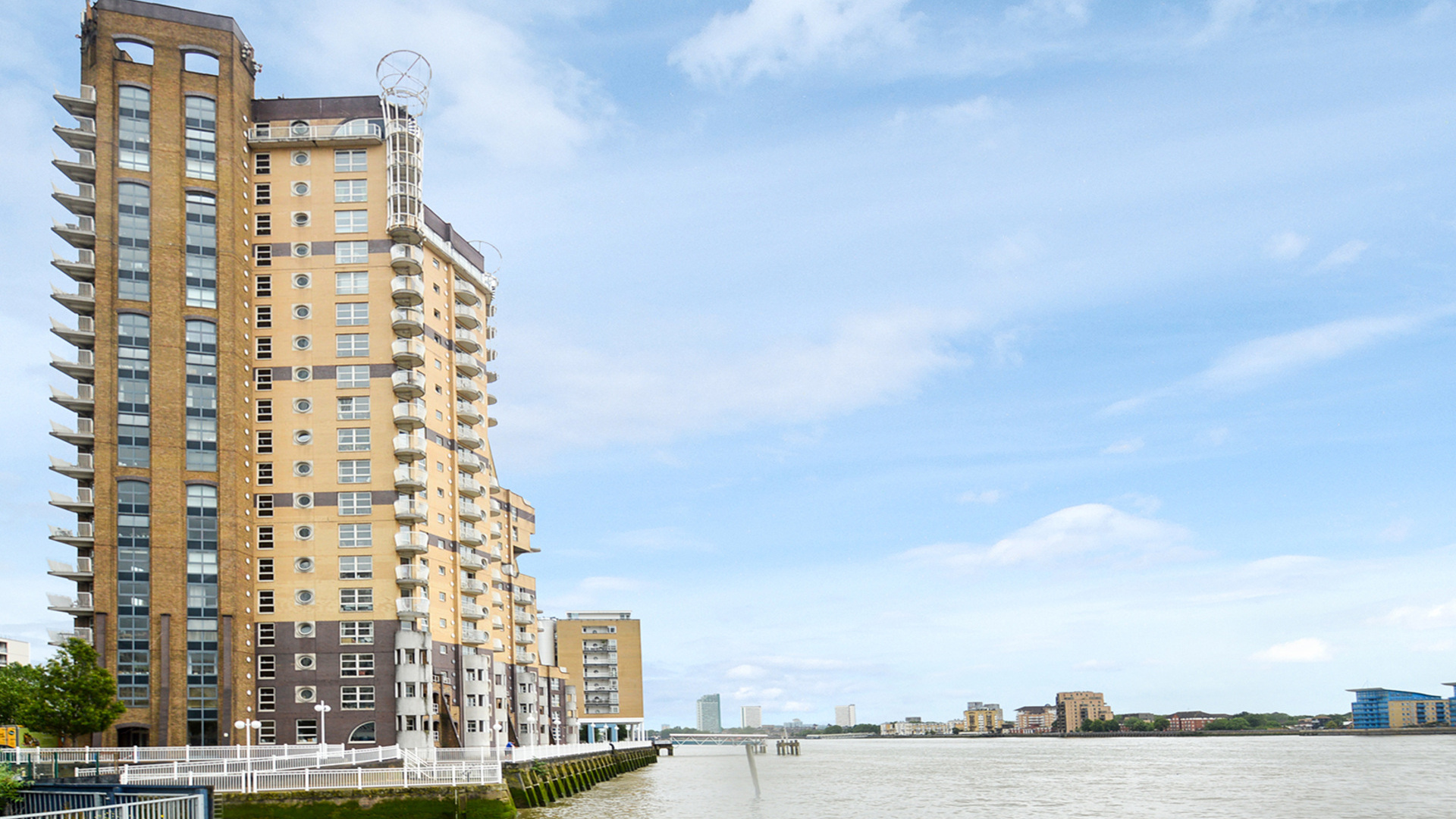 Property For Sale Cascades Tower, Westferry Road, Canary Wharf, E14 2