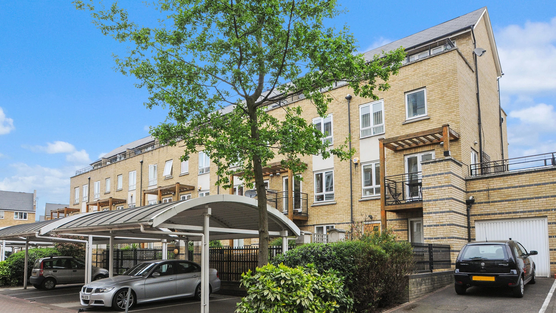 St. Davids Square Isle of Dogs E14