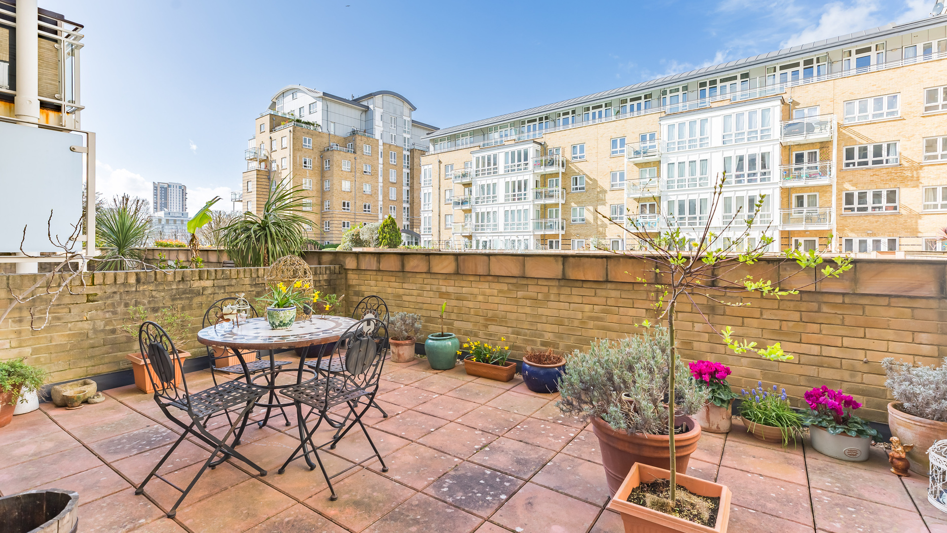 Property For Sale St. Davids Square, Isle of Dogs, E14 1 Bedroom Flat
