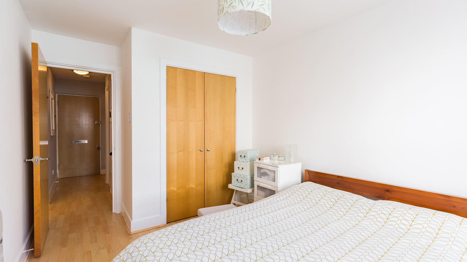 Property For Sale St. Davids Square, Canary Wharf, E14 1 Bedroom Flat