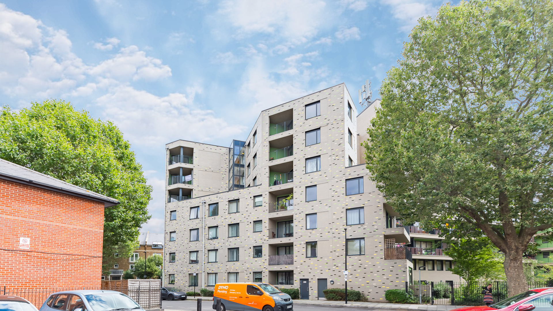 Property For Sale Triangle Apartments, Manchester Road, Isle of Dogs, E14 2 Bedroom Flat