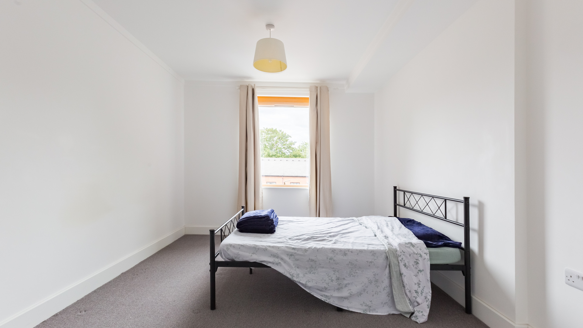Property For Sale Triangle Apartments, Manchester Road, Isle of Dogs, E14 2 Bedroom Flat