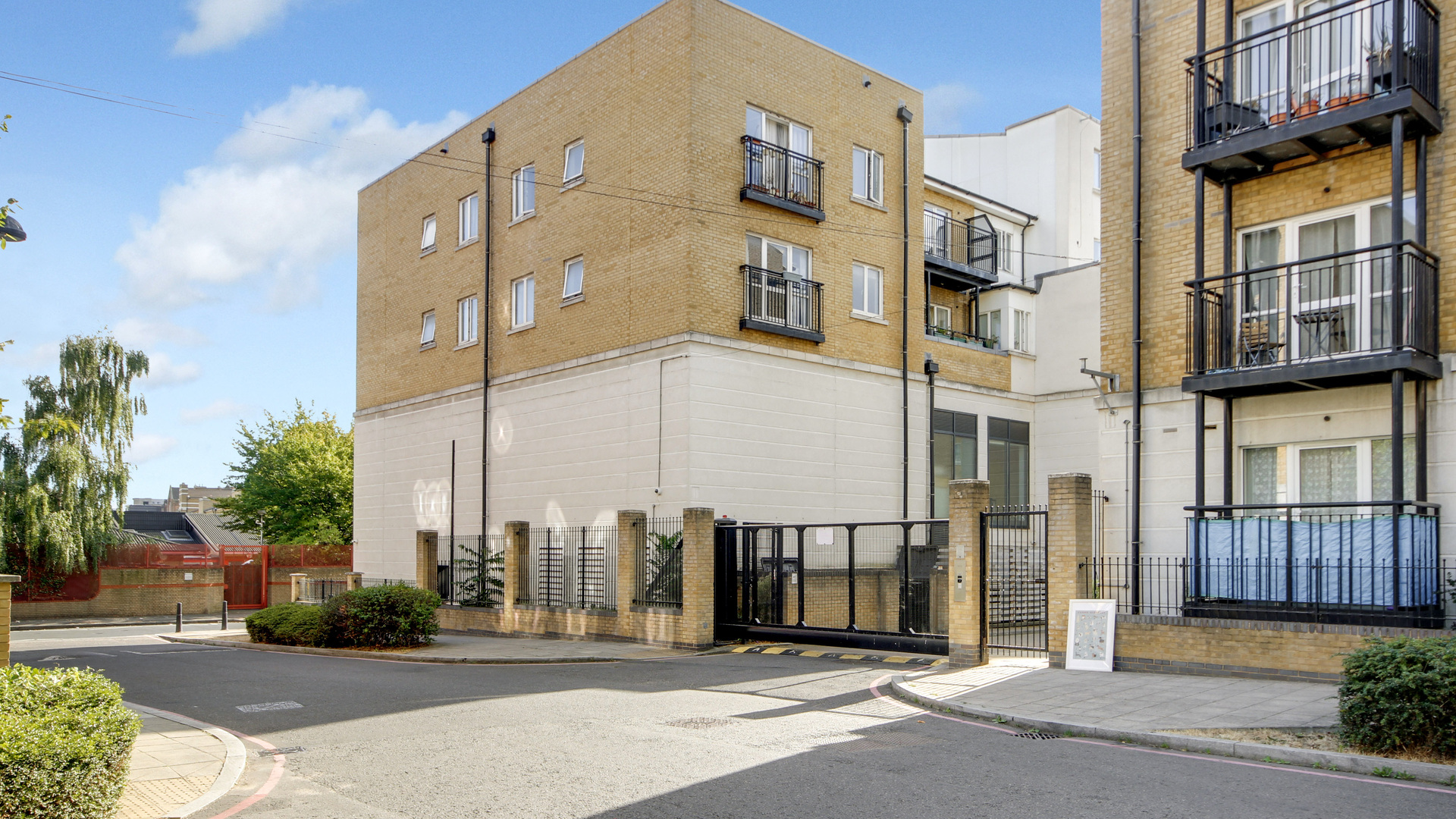 Property For Sale Mercer Court, Candle Street, Stepney Green, E1 2