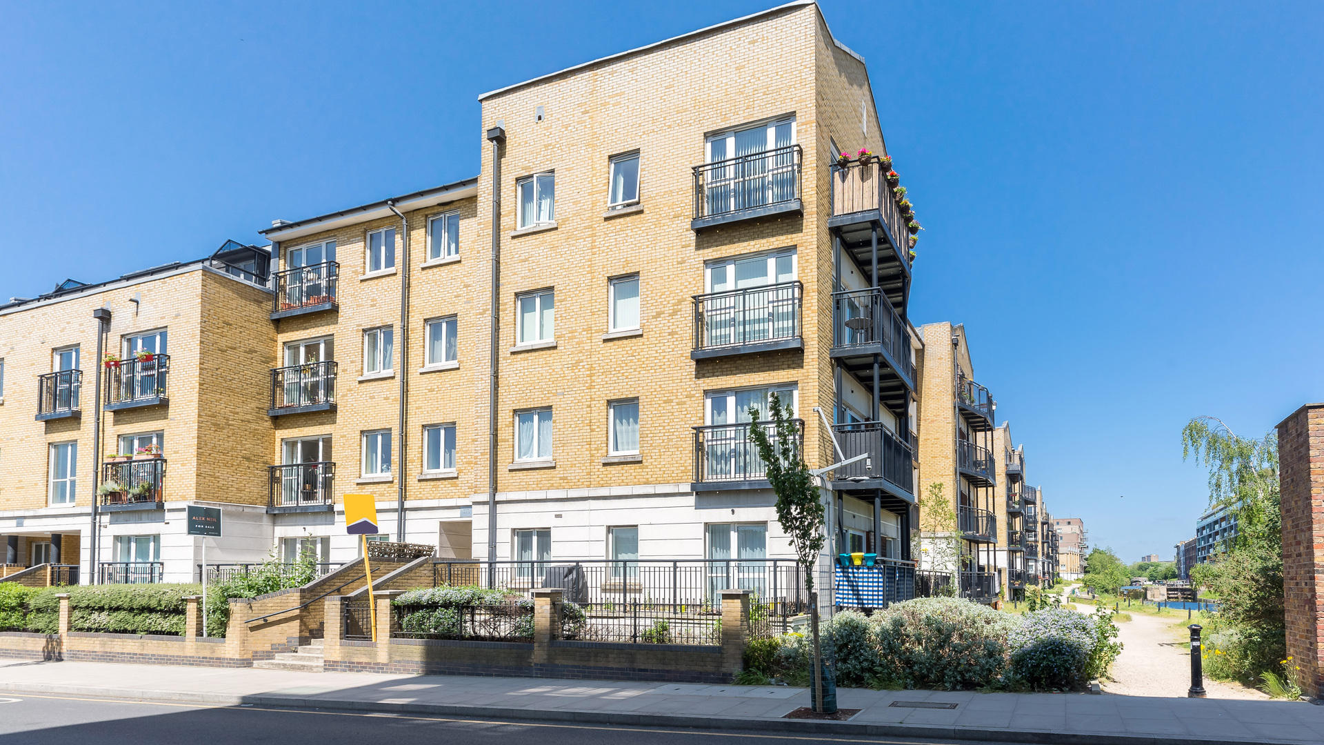 Property For Sale Gray Court, Candle Street, Stepney Green, E1 1