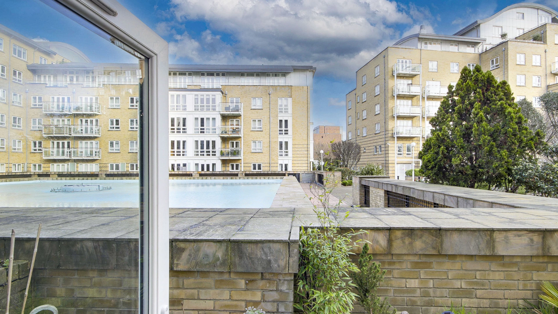 St. Davids Square Isle of Dogs E14