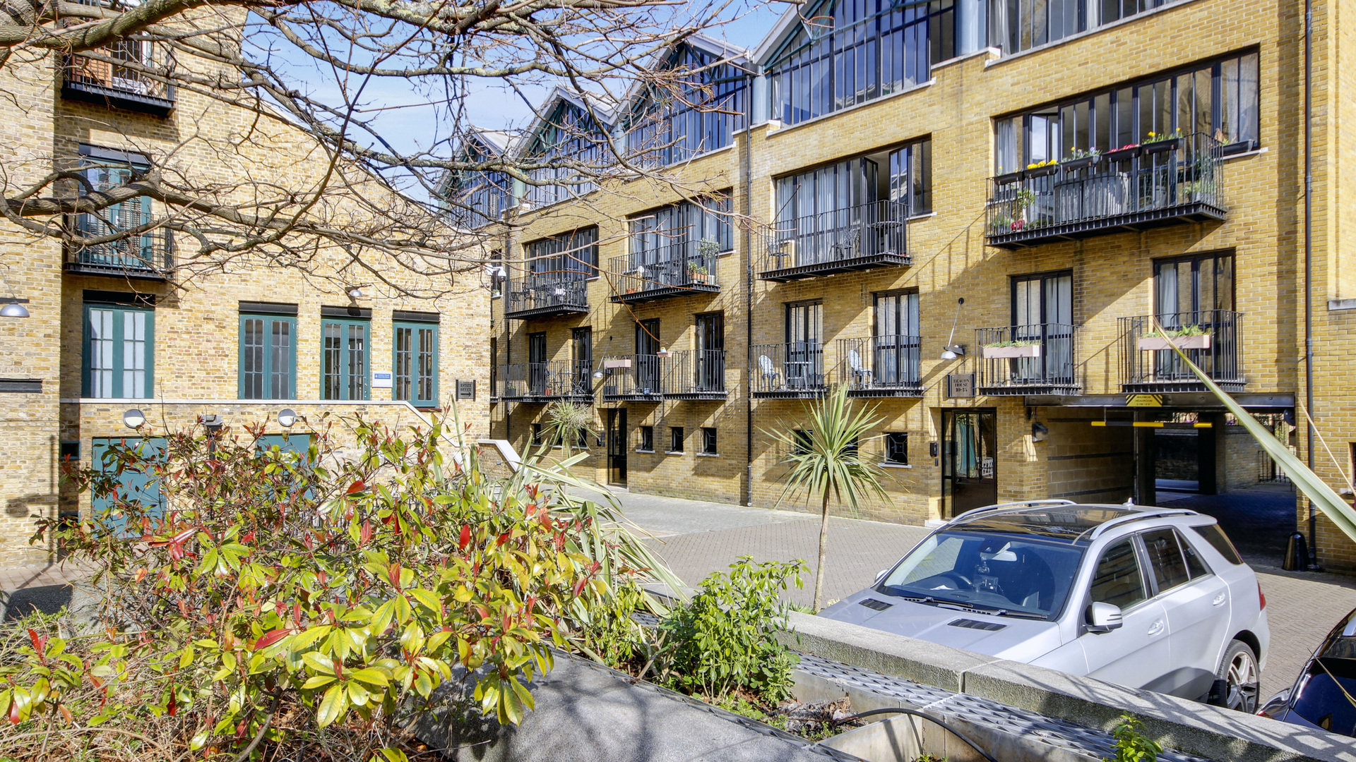 Burrells Wharf Square Isle of Dogs E14