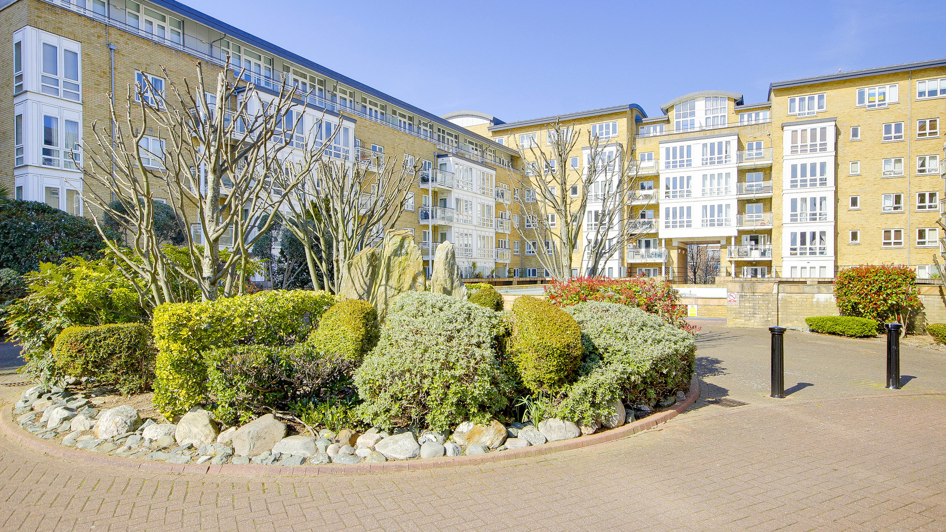 St. Davids Square Isle of Dogs E14