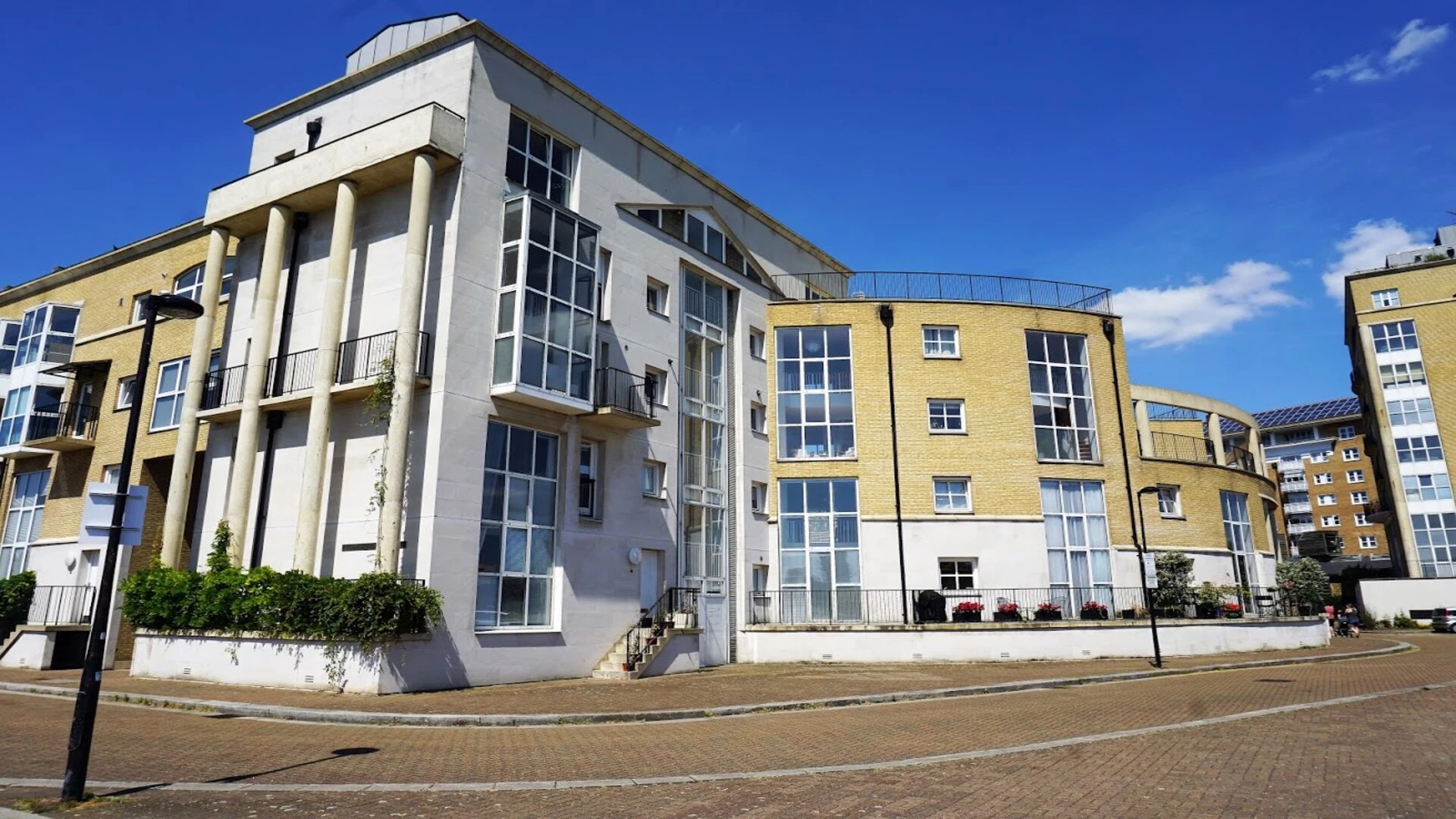 Queen of Denmark Court Surrey Quays SE16