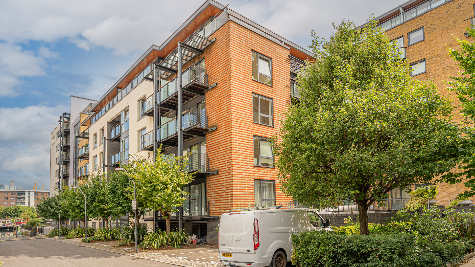 Boardwalk Place Canary Wharf E14