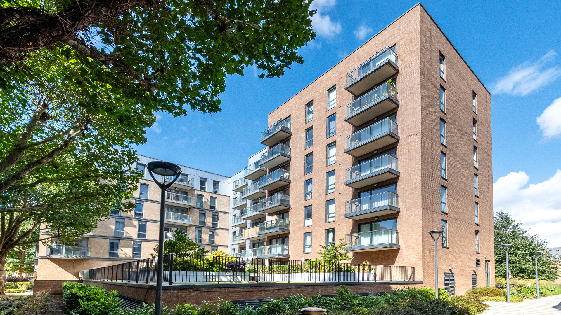 Jonzen Walk Canary Wharf E14