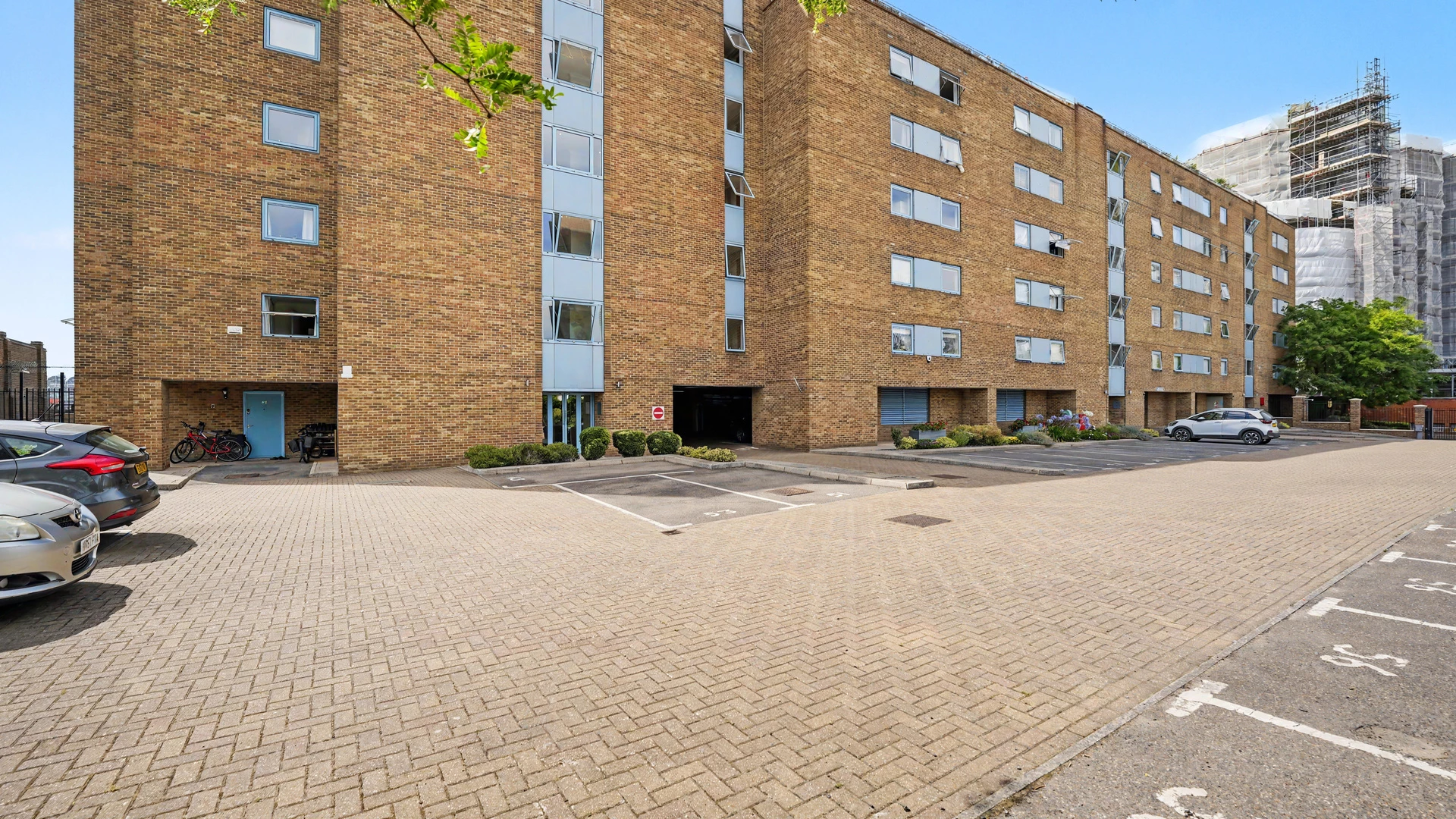 Property photo: Arnhem Place, Canary Wharf, E14