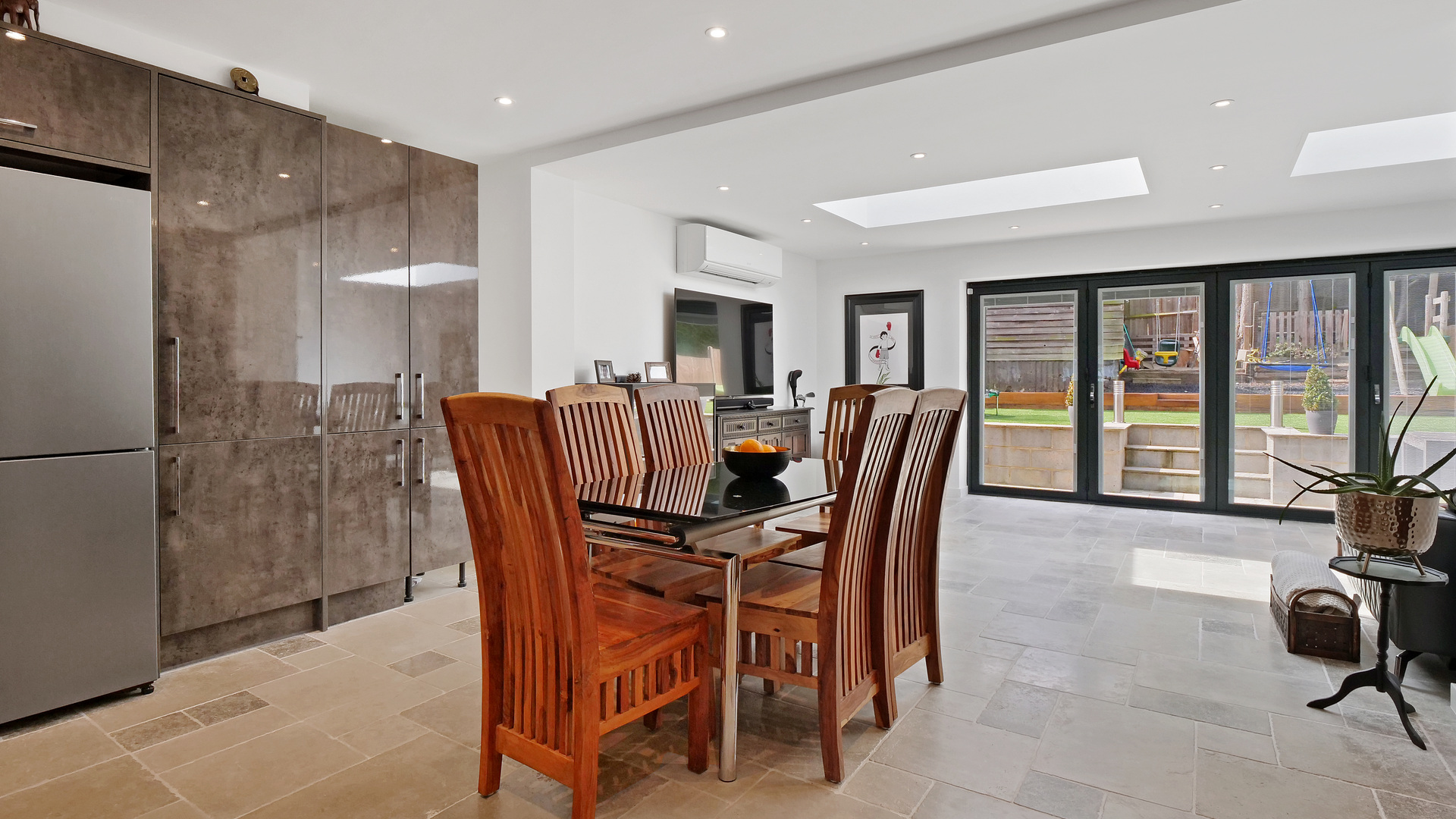 Property For Sale Slades Drive, Chislehurst, BR7 3 Bedroom Semi