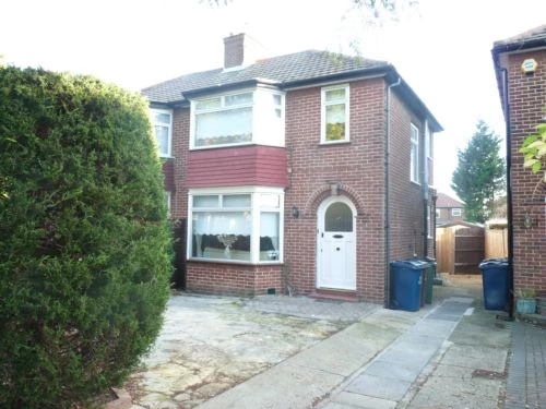 Pearswood Gardens Stanmore Middlesex HA7