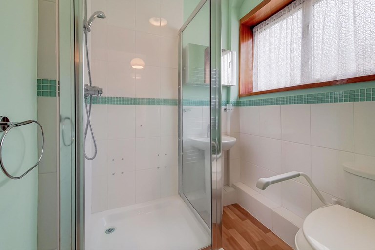 4_Shower Room-0.jpg