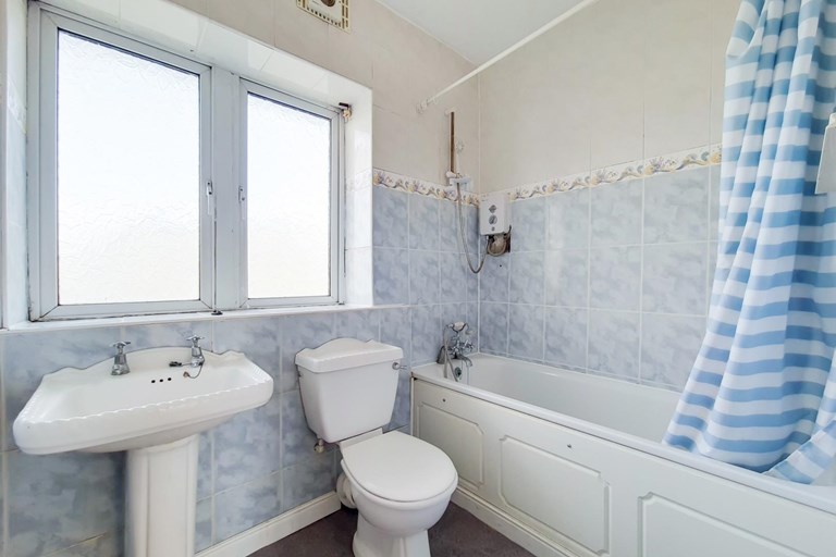 9_Bathroom-0.jpg