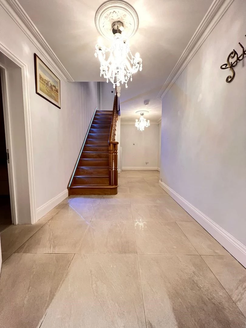 HALLWAY.jpeg