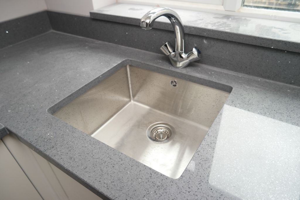 Undermount sink