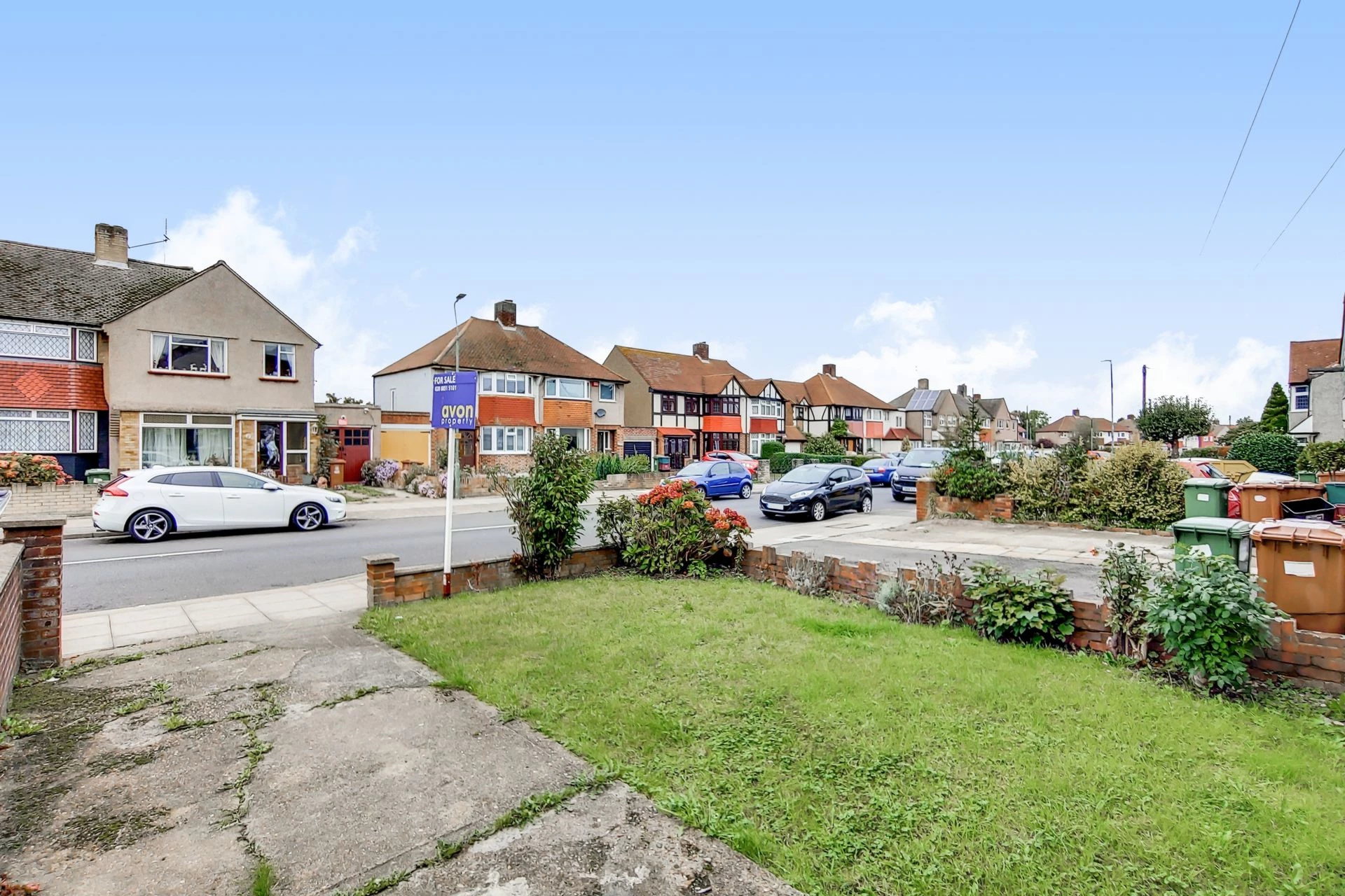 Driveway/Front Garden