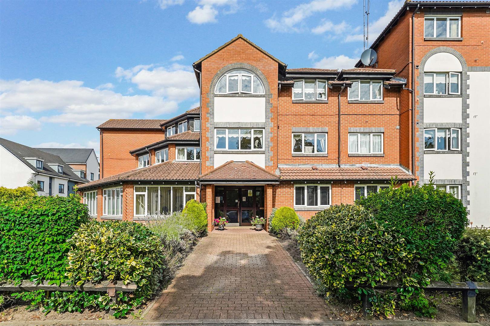 Property For Sale The Ridgeway, North Chingford, E4 1 Bedroom