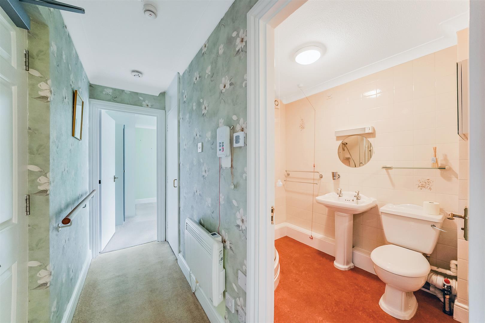 Property For Sale The Ridgeway, North Chingford, E4 1 Bedroom