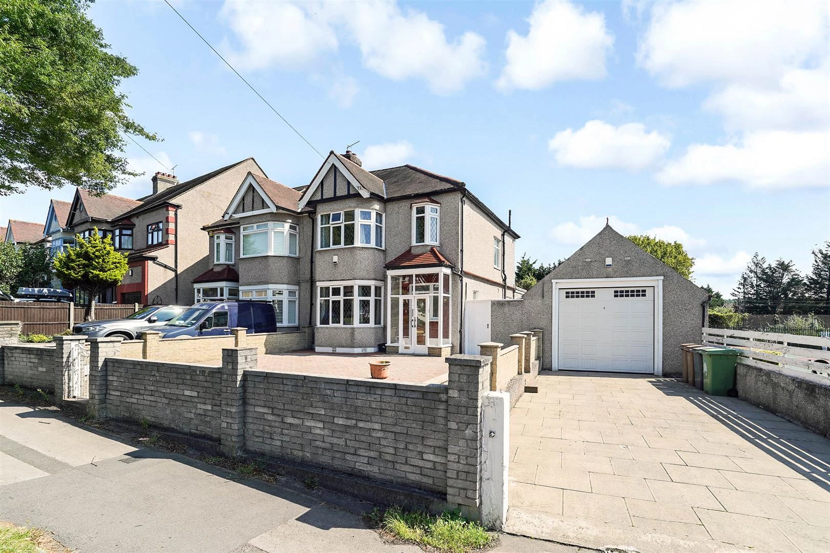 Larkshall Road, Highams Park, E4