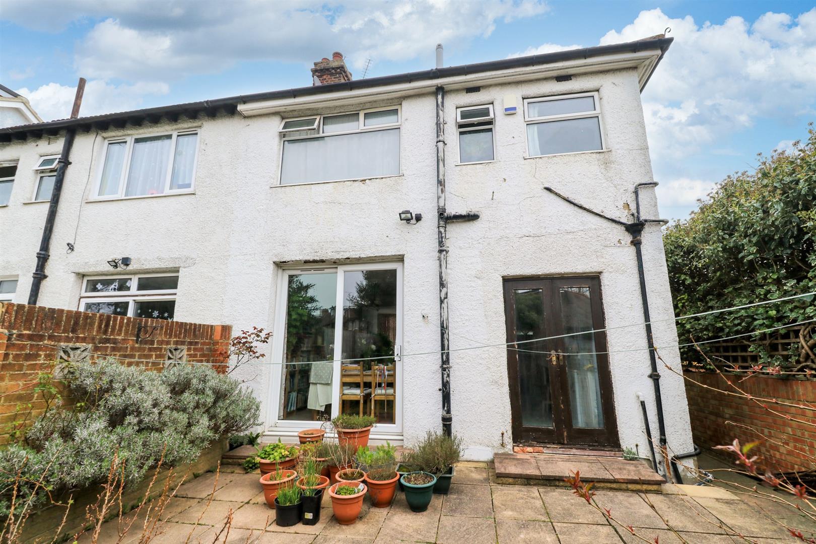 Property For Sale Dale View Avenue, North Chingford, E4 3 Bedroom