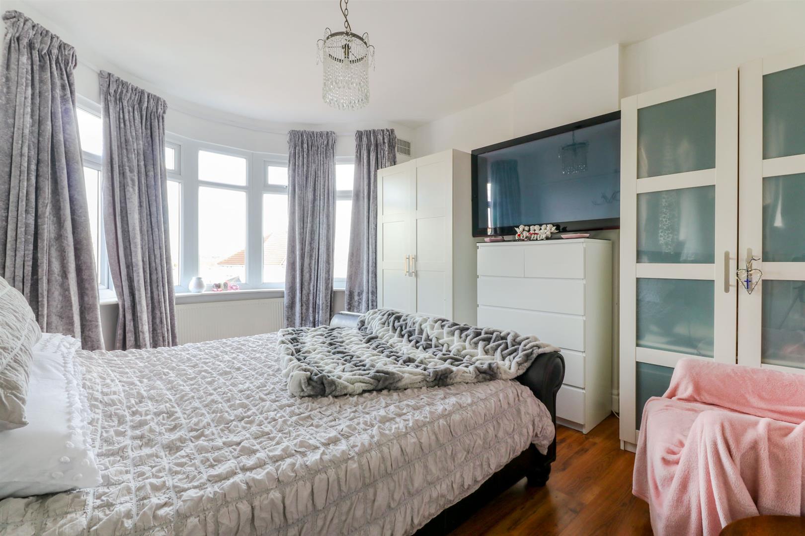 Property For Sale Honey Lane, Waltham Abbey, EN9 3 Bedroom Semi