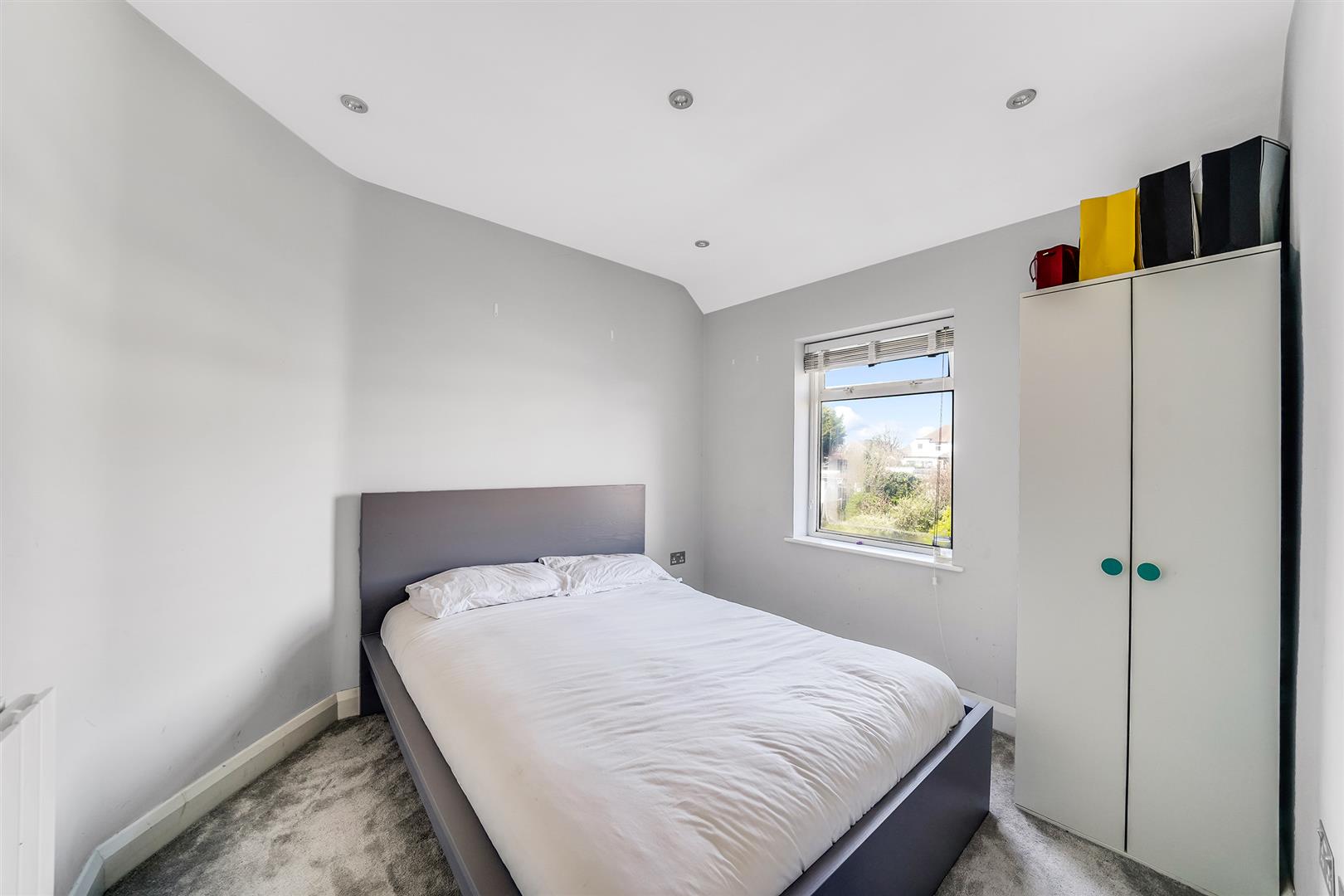 Property For Sale Epping Way, Chingford, E4 3 Bedroom End of Terrace