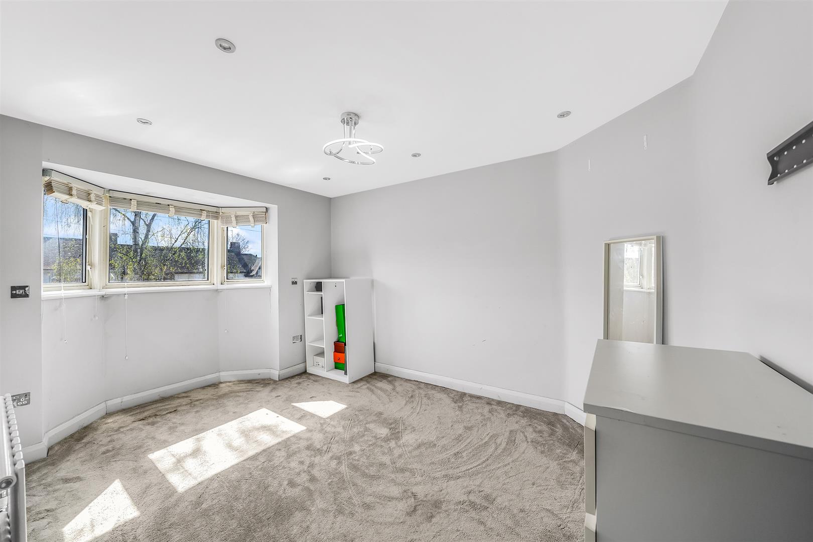 Property For Sale Epping Way, Chingford, E4 3 Bedroom End of Terrace