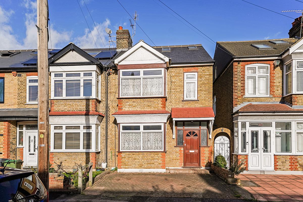 Property For Sale Hampton Road, Chingford, E4 4 Bedroom End of