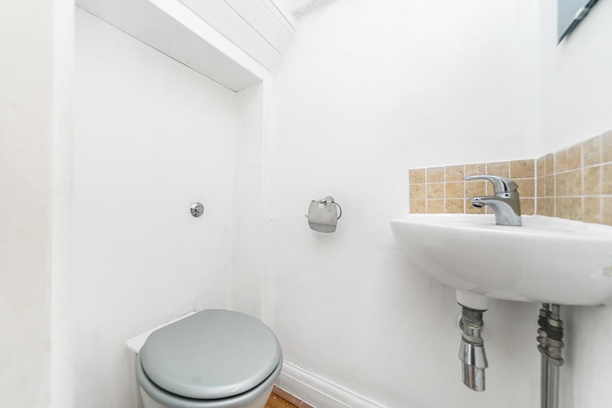 Property For Sale Waverley Avenue, Chingford, E4 4 Bedroom End of