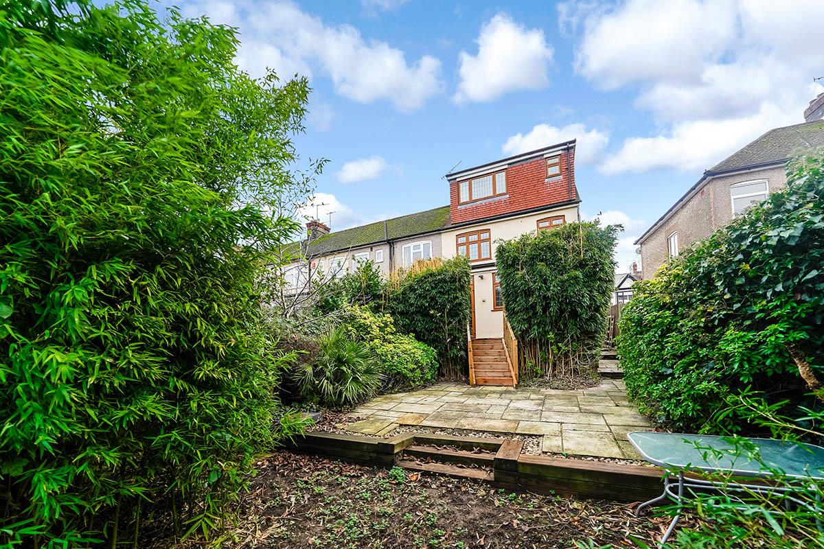 Property For Sale Waverley Avenue, Chingford, E4 4 Bedroom End of