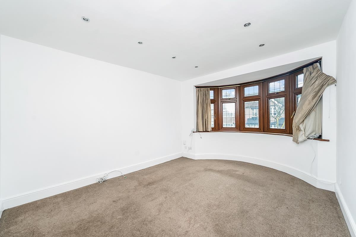 Property For Sale Waverley Avenue, Chingford, E4 4 Bedroom End of