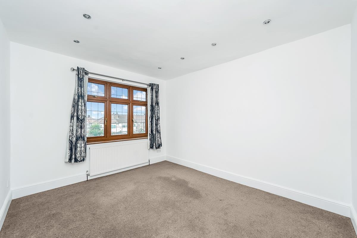 Property For Sale Waverley Avenue, Chingford, E4 4 Bedroom End of