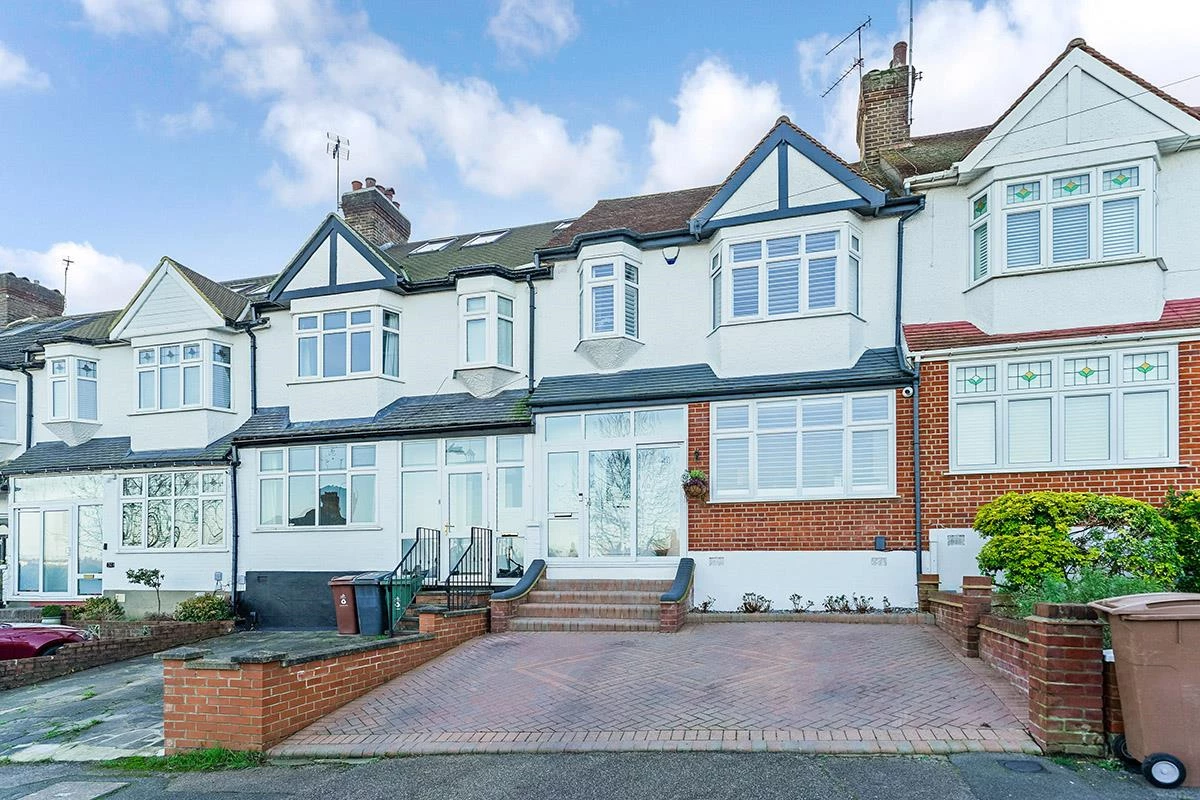 Larkshall Crescent, Highams Park, E4