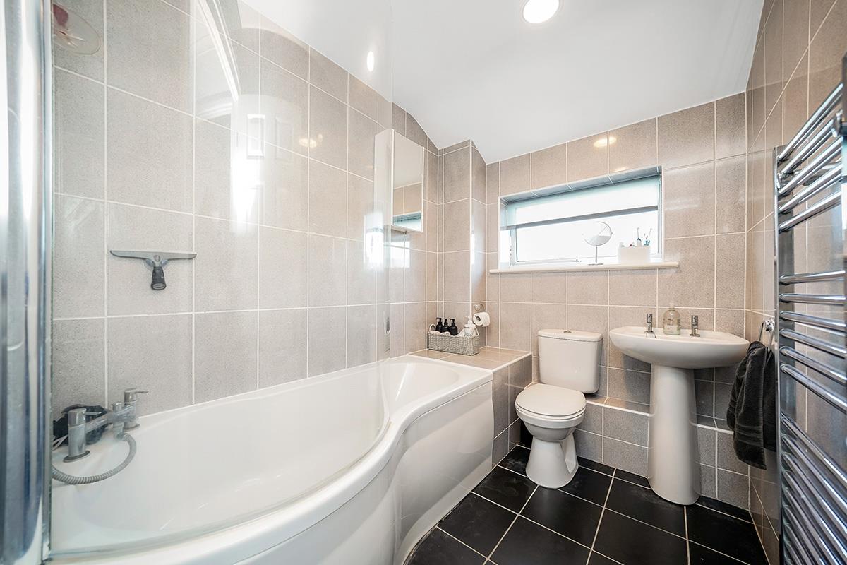 Property For Sale Sewardstone Gardens, Chingford, E4 3 Bedroom