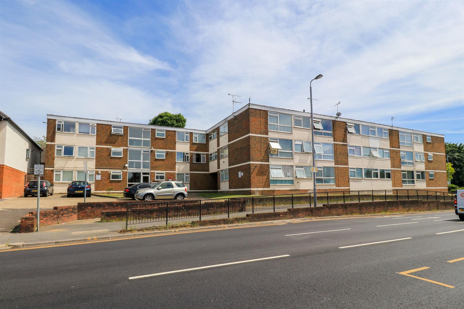 Property To Rent Markfield Gardens, North Chingford, E4 3 Bedroom