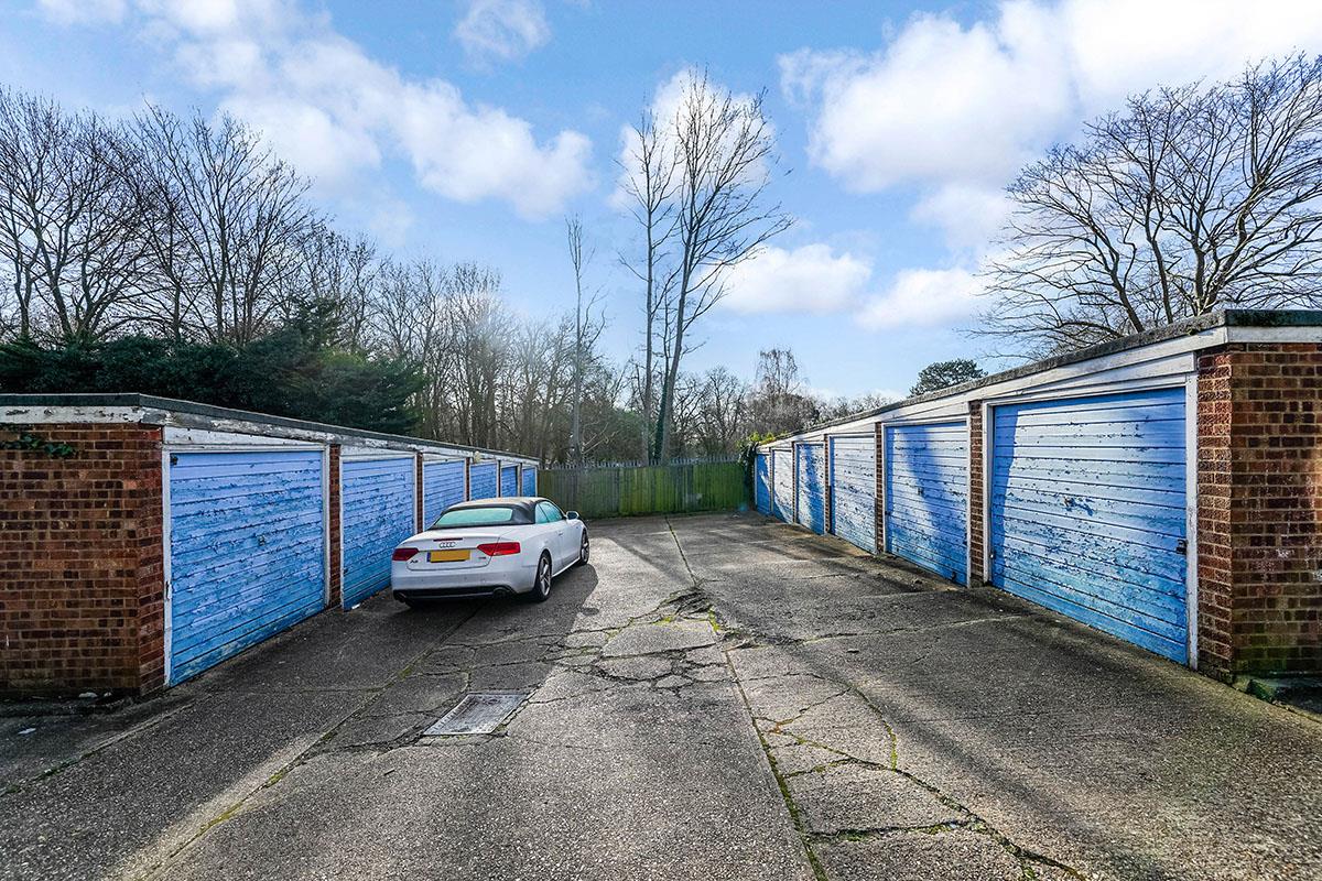 Property For Sale Chingford Avenue, Chingford, E4 2 Bedroom Apartment