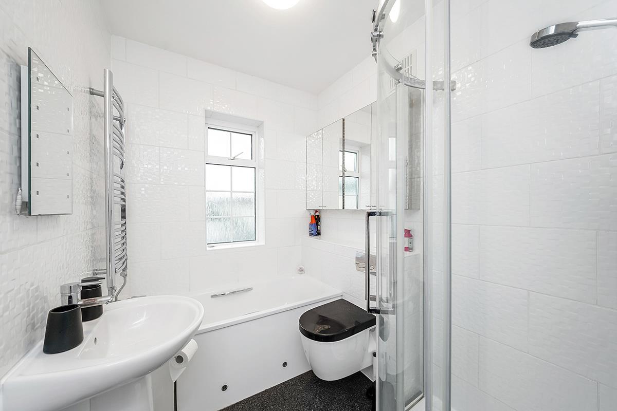 Property To Rent Amesbury Drive, North Chingford, E4 3 Bedroom