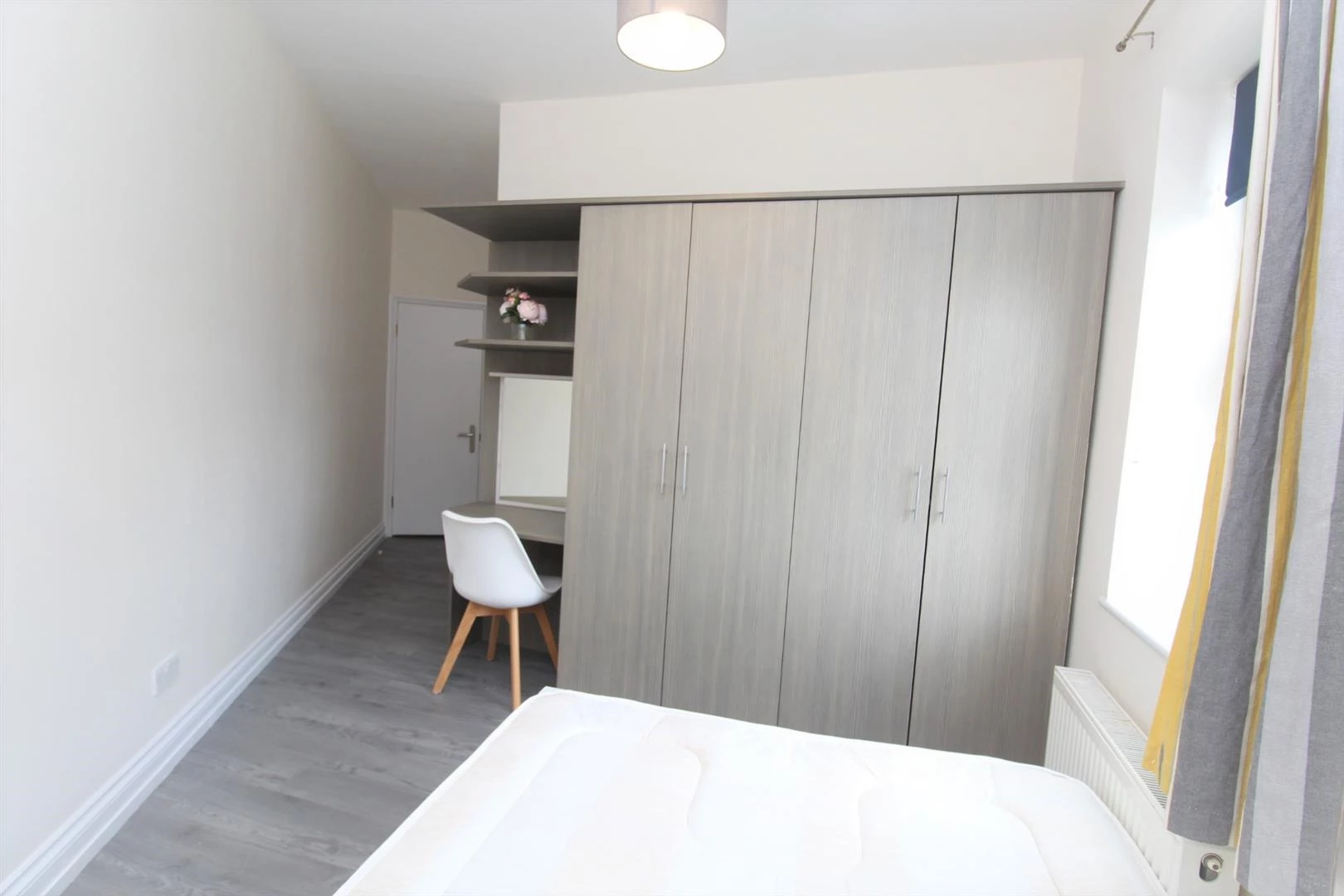 Bedroom-with-en-suite-shower-room.jpg
