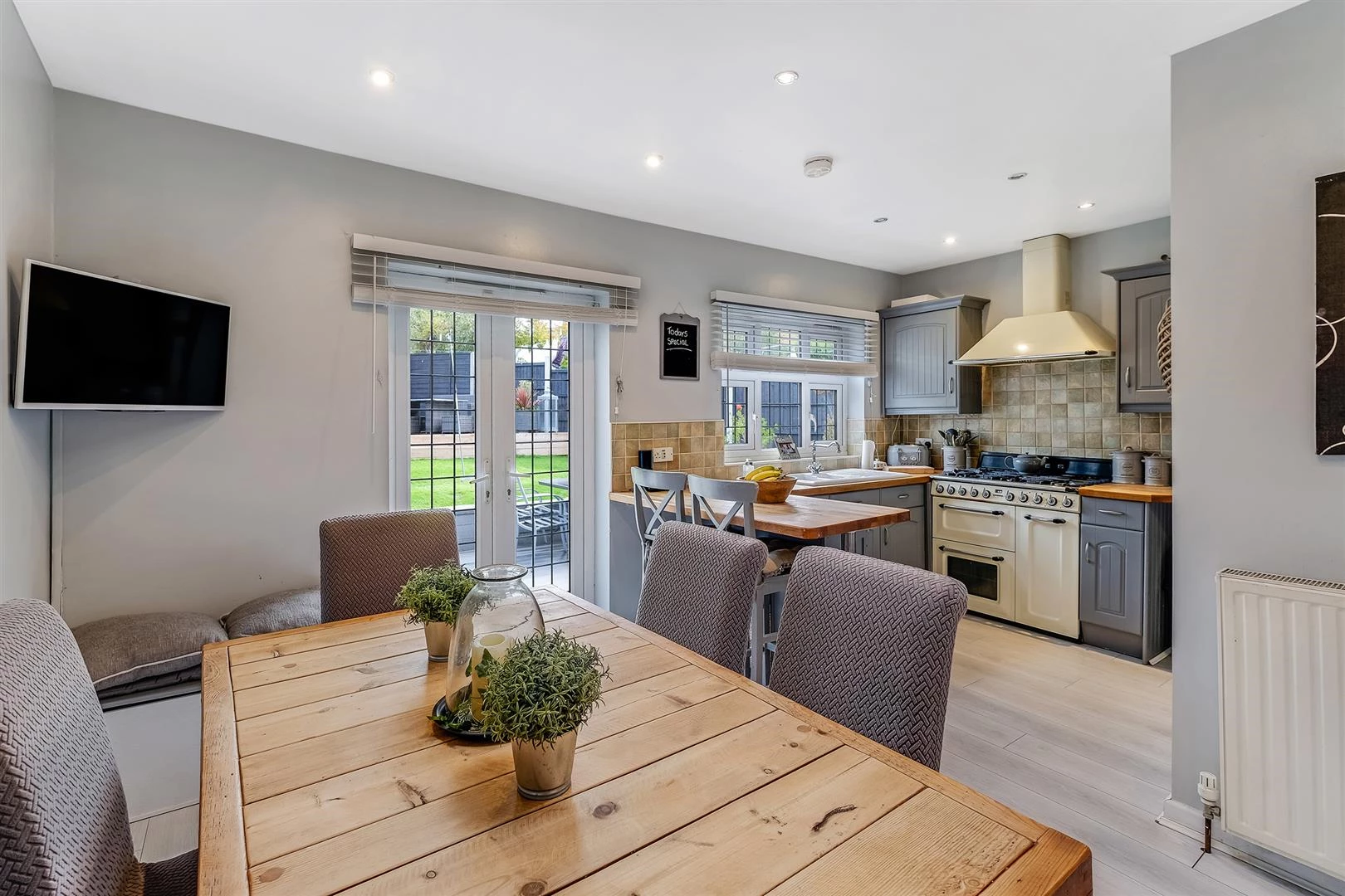 Kings Head Hill, North Chingford, E4