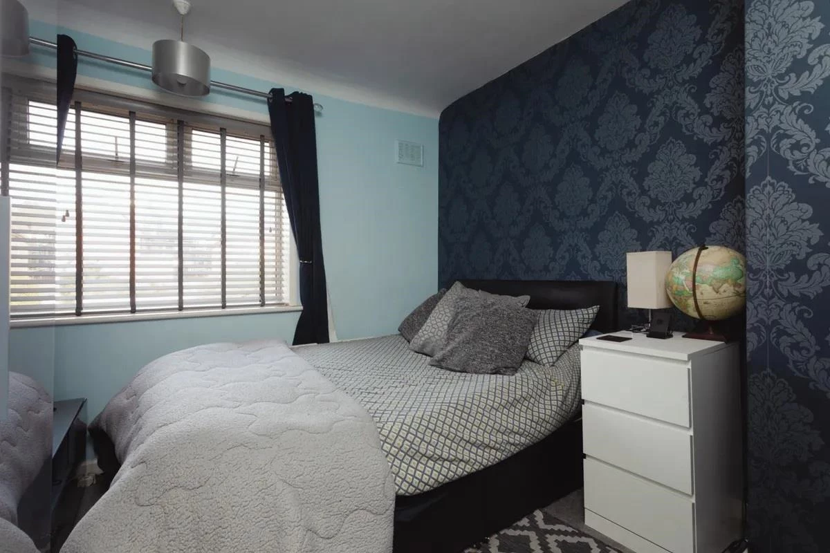 Bedroom 1.jpg