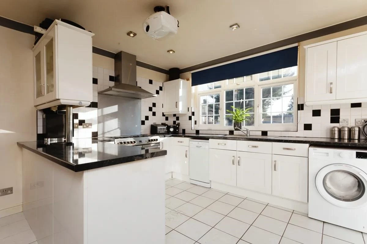 kitchen 3.jpg