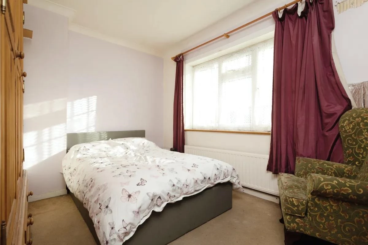 Bed 2.jpg