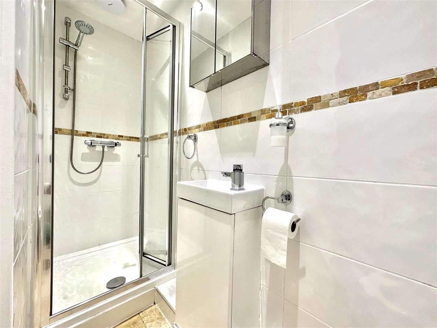 En suite shower.jpg