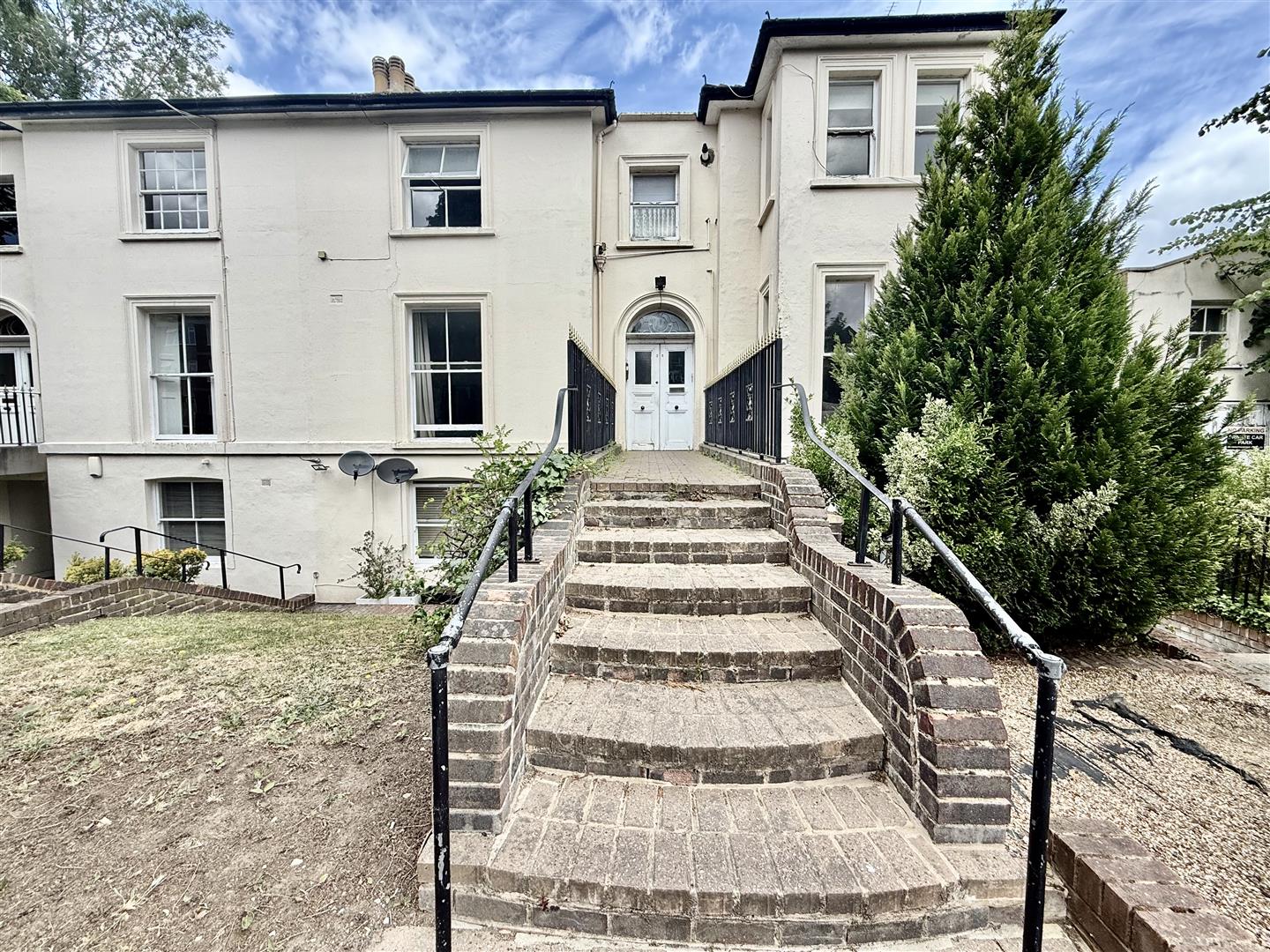 Waverley Court, Torrington Park, N12