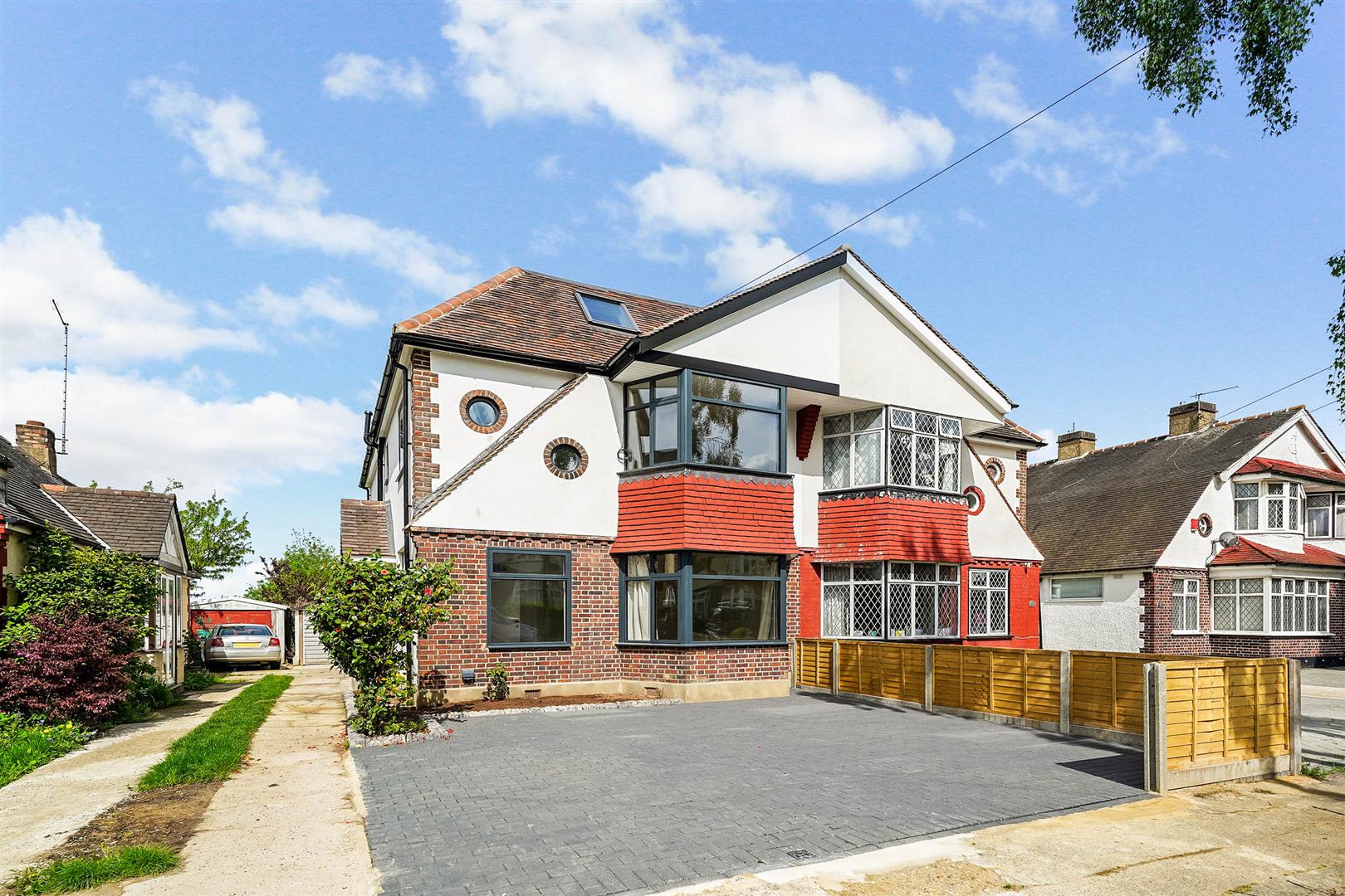 Silverthorn Gardens, North Chingford, ,E4